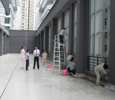 汉京国际进行入伙前清洁开荒